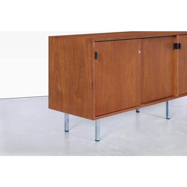 Mid-Century Modern Mid-Century Modern Walnut and Chrome Credenza by Florence Knoll, 1960s For Sale - Image 3 of 12