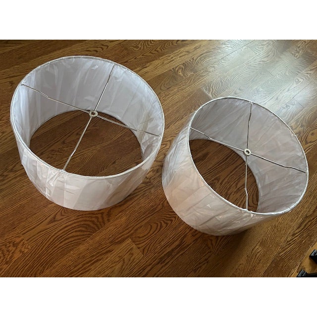 Pair of beautiful Visual Comfort linen drum lamp shade. Hardback. Silver washer fitting. 17W x 17W x 11H