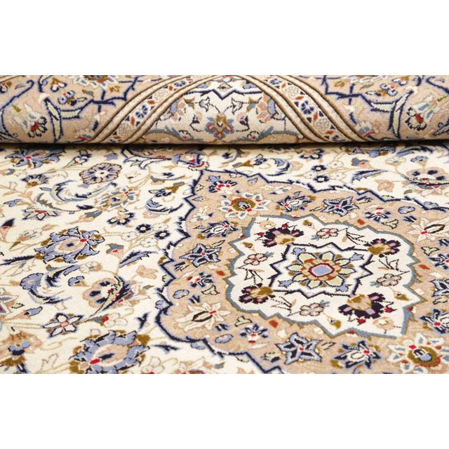 Middle Eastern Rug in Virgin Wool For Sale - Image 10 of 11