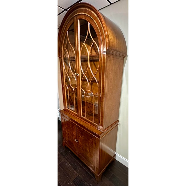 Hollywood Regency Baker Furniture Historic Charleston Collection Arched China Cabinet For Sale - Image 3 of 12