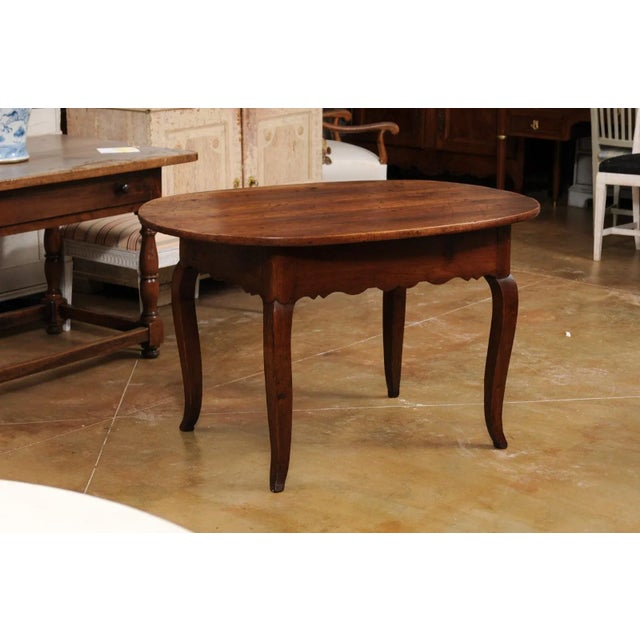 French 1830s Louis XV Style Center Table with Cabriole Legs and Carved Apron For Sale In Atlanta - Image 6 of 13