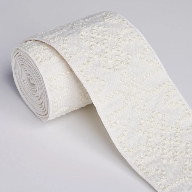 Schumacher Sample - Schumacher Knotted Trellis Tape in White on White For Sale - Image 4 of 5
