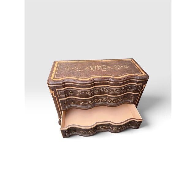 1980s Vintage Maitland-Smith Hand-Painted Serpentine Three-Drawer Chest – Designer Accent Dresser For Sale - Image 5 of 12