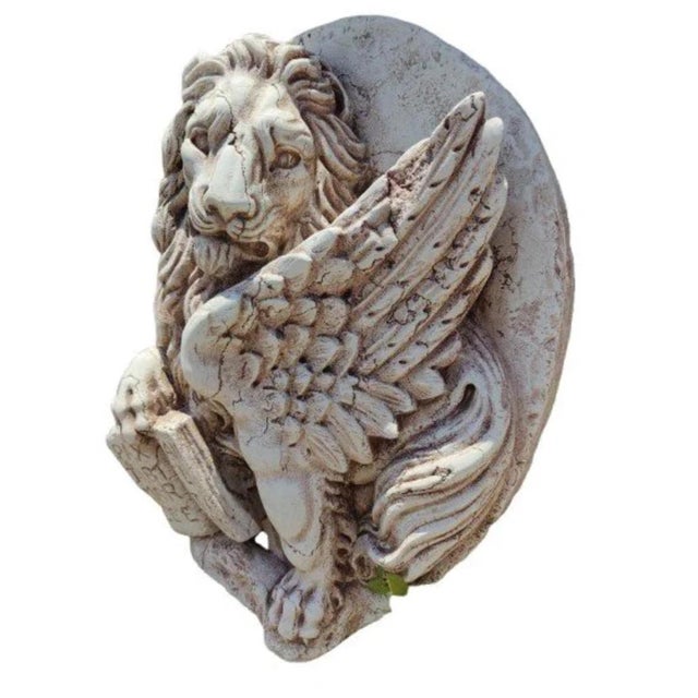 Relief in Asiago Biancone Marble Depicting the Lion of Saint Mark For Sale - Image 5 of 7