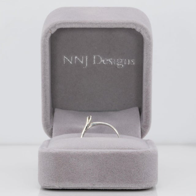 Diamond Estate Ring With Earth-Mined Diamond in Solid 10k Gold - Fine Jewelry, Size 6.25 For Sale - Image 4 of 9