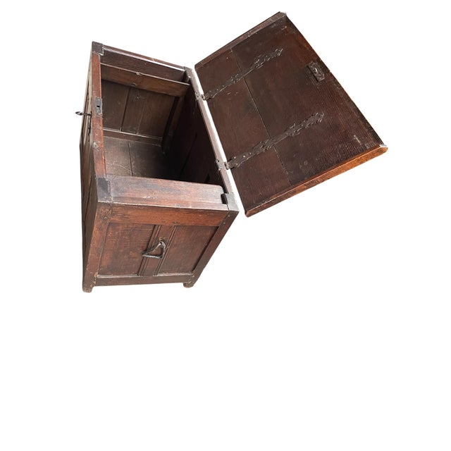 Gothic Brown Coffer in Oak For Sale - Image 4 of 8