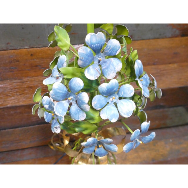 Vintage Italian Tole Hydrangea Table Lamp 1960s Gilt Floral Wood Base For Sale - Image 9 of 10