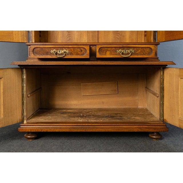 Decorative Gründerzeit Bookcase in Walnut and Oak, 1800s For Sale - Image 16 of 18