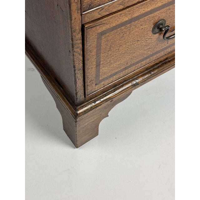 Wood English Chest of Drawers in Oak For Sale - Image 7 of 18