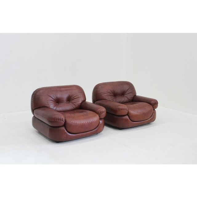 Set Vintage Italian Burgundy Lounge Chairs by Sapporo for Mobil Girgi, 1970s, Set of 2 For Sale - Image 11 of 11