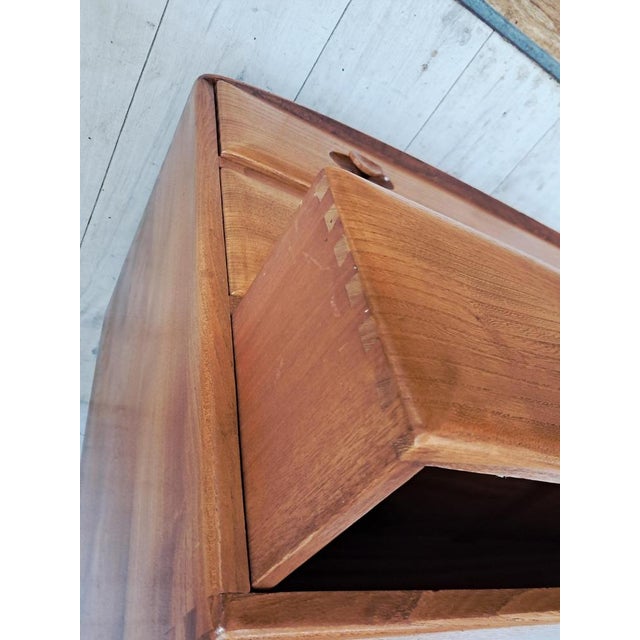 Mid-Century Modern Windsor Chest of Drawers in Elm, 1960s For Sale - Image 10 of 18