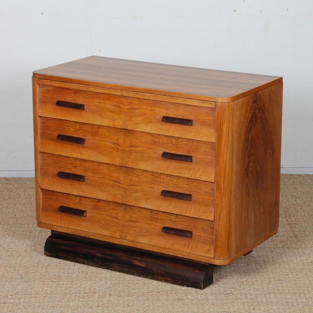 Walnut Chest of Drawers, 20th Century, in Good conditions. Designed 1950 to 1959