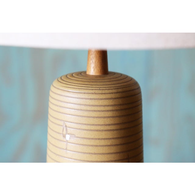 1960s Pair of Jane and Gordon Martz Table Lamps M41 Marshall Studios Yellow With White Decoration For Sale - Image 9 of 14