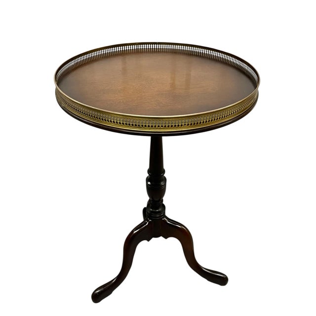 American Vintage Set of Two Traditional Chippendale-Style Tripod Side Tables With Brass Gallery Tops For Sale - Image 3 of 17