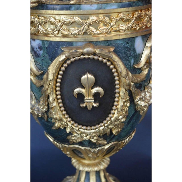 Metal Pair of French Late 19th Century Bronze and Green Marble Urns For Sale - Image 7 of 8