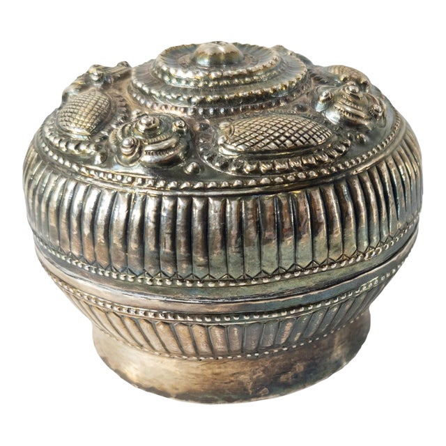 Early 20th Century South East Asian Repousse Silver Betel Box For Sale