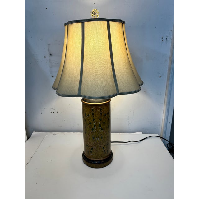 Green Vintage Wildwood Wood Body Hand Painted Italian Toile Design Lamp, Original Scalloped Edge Shade For Sale - Image 8 of 9