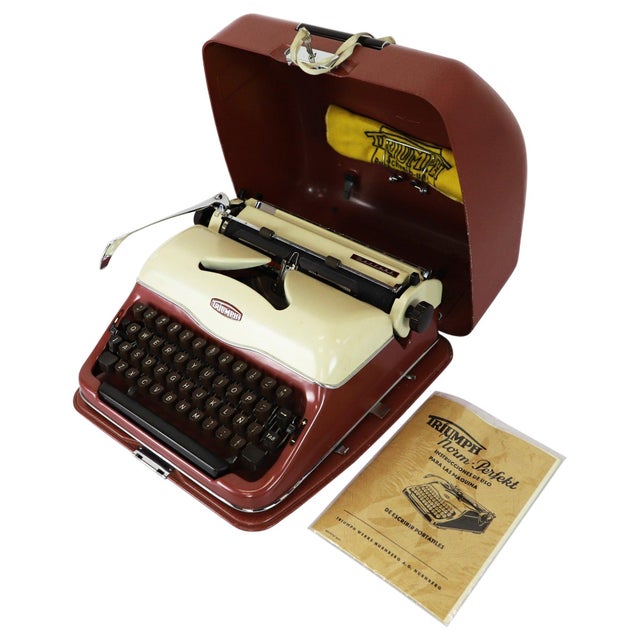 1950's Triumph Brand Gabriele Model Portable Typewriter For Sale - Image 13 of 17