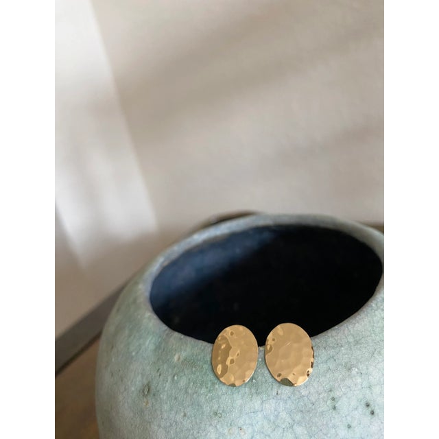 Hammered 14k Oval Studs Earrings, a Pair For Sale - Image 9 of 10