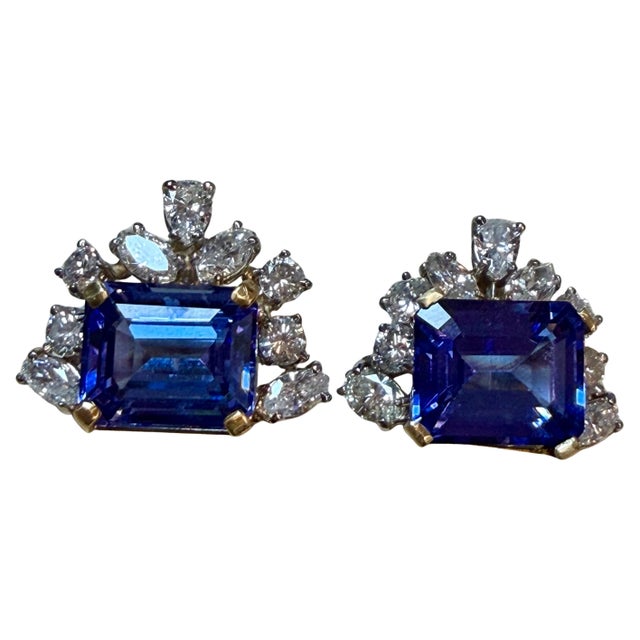 Blue 13 Carat Emerald Cut Tanzanite & 5 Carat Diamond 18 Karat Two Tone Gold Earring For Sale - Image 8 of 8