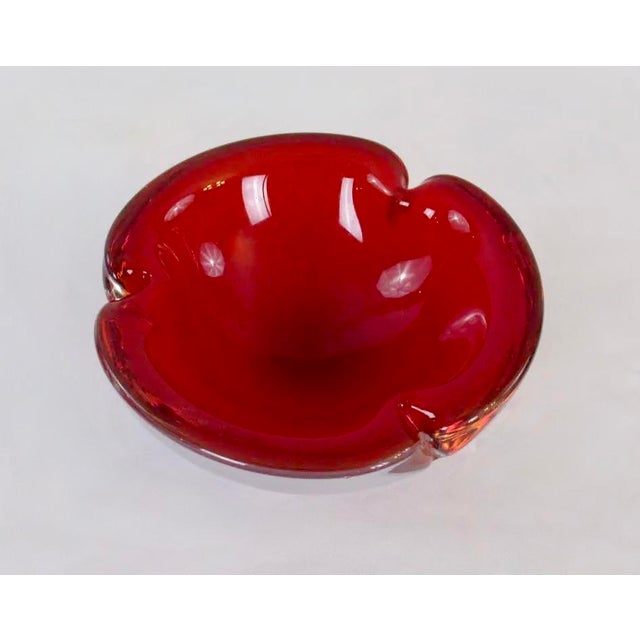 Red C.1960's Italian Alfredo Barbini Hand-Blown Murano Lucious Red, White & Clear Outer Dimpled Bowl For Sale - Image 8 of 11