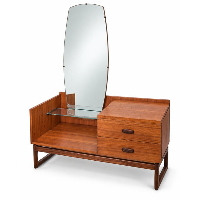 A beautifully proportioned g plan quadrille teak dressing table, designed by roger bennett for e. Gomme during the 1960s....