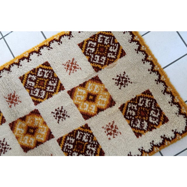 Textile 1960s Vintage French Savonnerie Rug 2.5' X 4.8' For Sale - Image 7 of 13