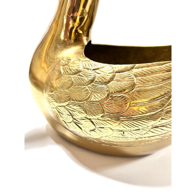 1960s Brass Swan Planter - Hollywood Regency – Large Palm Beach Centerpiece Cachepot For Sale - Image 5 of 11