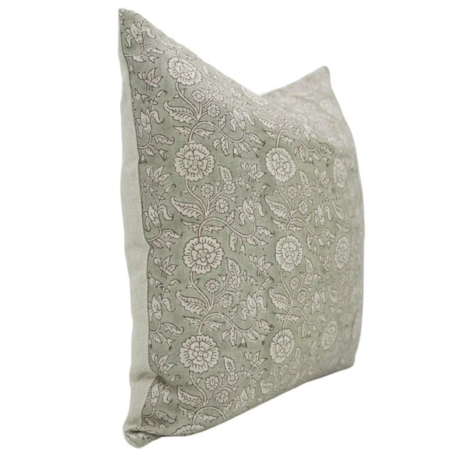 Enhance your home décor with the Fabdivine Block Print Cushion Cover, a perfect blend of tradition and craftsmanship....