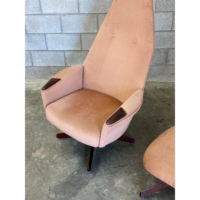 Adrian Pearsall 1960s Adrian Pearsall Swivel Chair and Ottoman for Craft Associates, Unmarked- A Set For Sale - Image 4 of 10