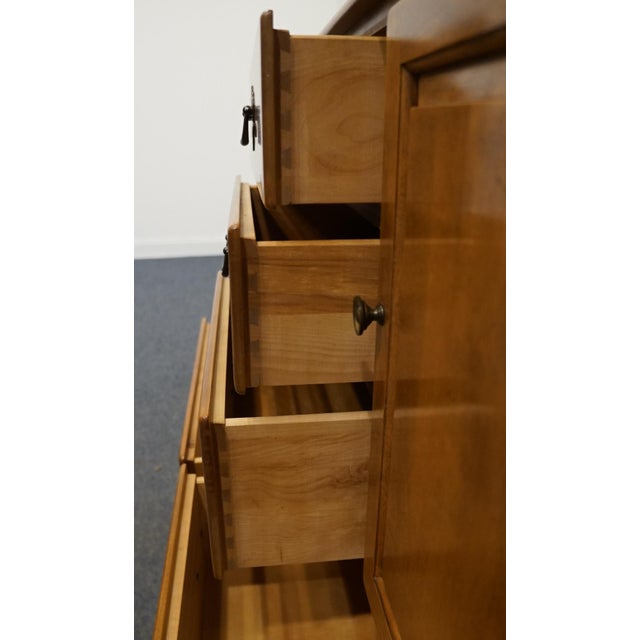 Wood Ethan Allen Heirloom Nutmeg Maple 48" Buffet W. Display Hutch 10-6007 / 10-6016 For Sale - Image 7 of 11