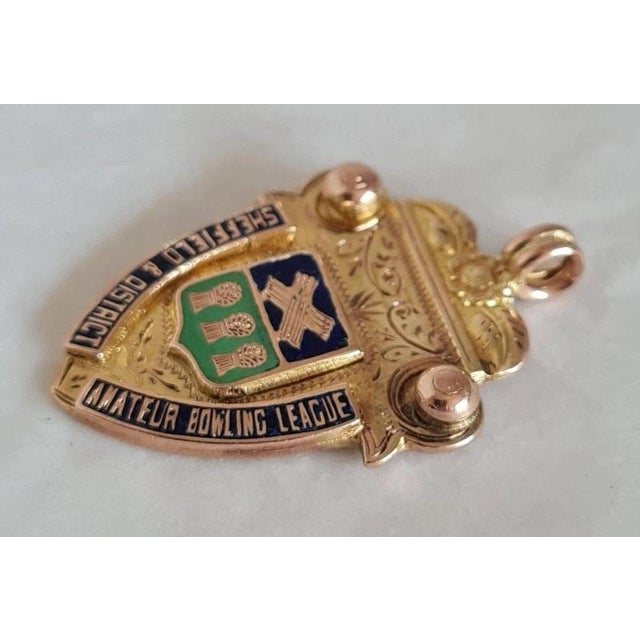 A fine antique British sporting medallion by Vaughton & Sons, crafted in solid 9-carat yellow gold for the Sheffield &...