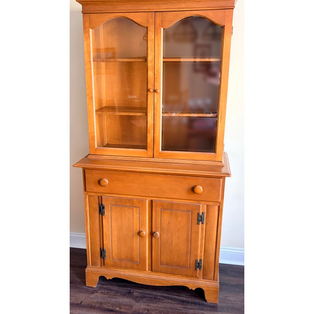 Beautiful mid-century hutch by Heywood-Wakefield in classic honey-toned maple. This solid wood piece has developed a warm,...
