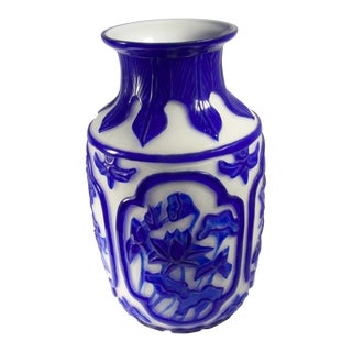 Early 20th Century Traditional Glass Peking Vase For Sale