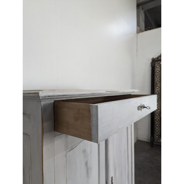 Small 2-Door and Drawer Buffet in White Patinated Wood For Sale - Image 4 of 8