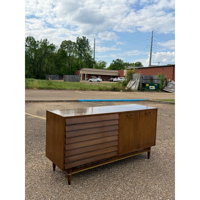 1960s 1960s American of Martinsville “Dani” Credenza For Sale - Image 5 of 9