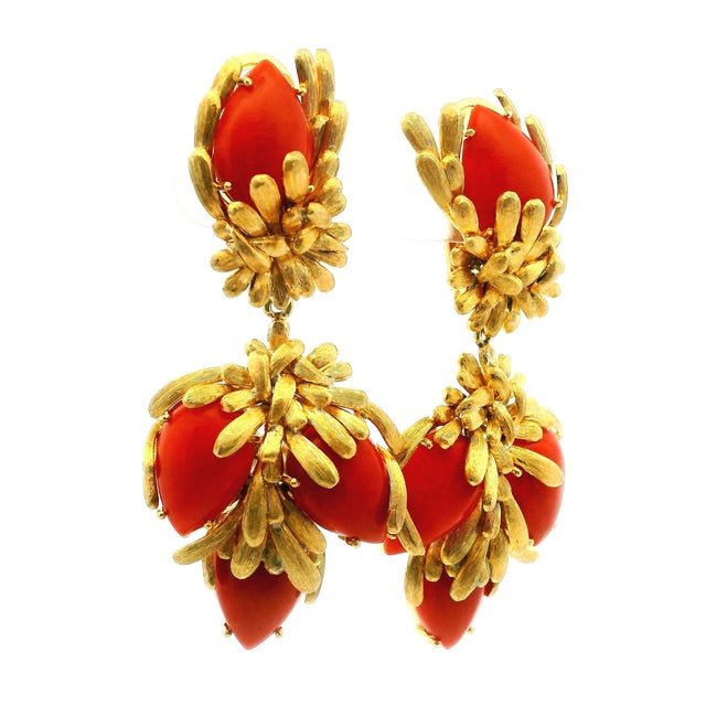 Mid-Century Modern 1960s Italian Sardinian Coral 18k Gold Floral Drop Earrings, Pair For Sale - Image 3 of 10
