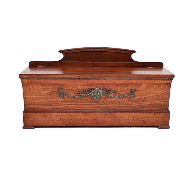 A wonderful antique Regency period blanket chest, made in England and dating from around the 1815-1830 period. It is of...