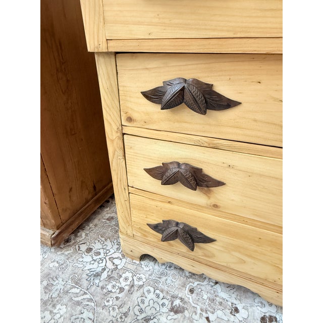 19th Century Antique Scrubbed Pine Chest of Drawers For Sale In Providence - Image 6 of 16