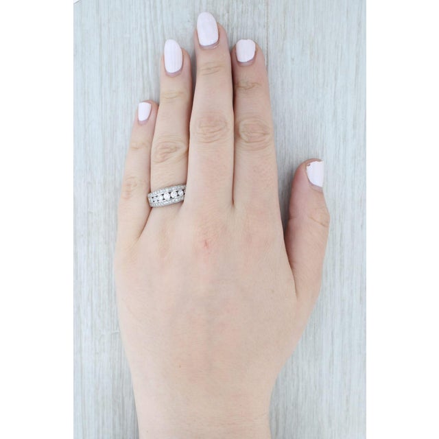 Metal 0.90ctw Diamond Anniversary Wedding Band 14k White Gold Size 8.5 For Sale - Image 7 of 8