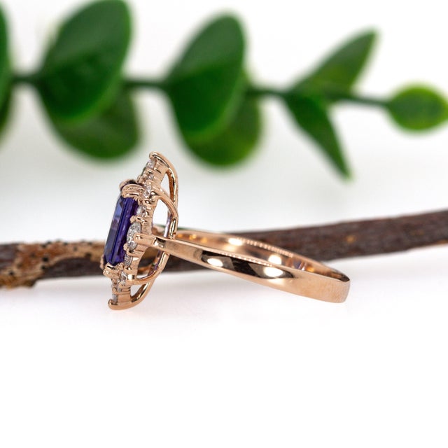 2020s 1.62ct Tanzanite & Diamond Ring in Solid 14k Gold – Emerald Cut 8×6mm For Sale - Image 5 of 7