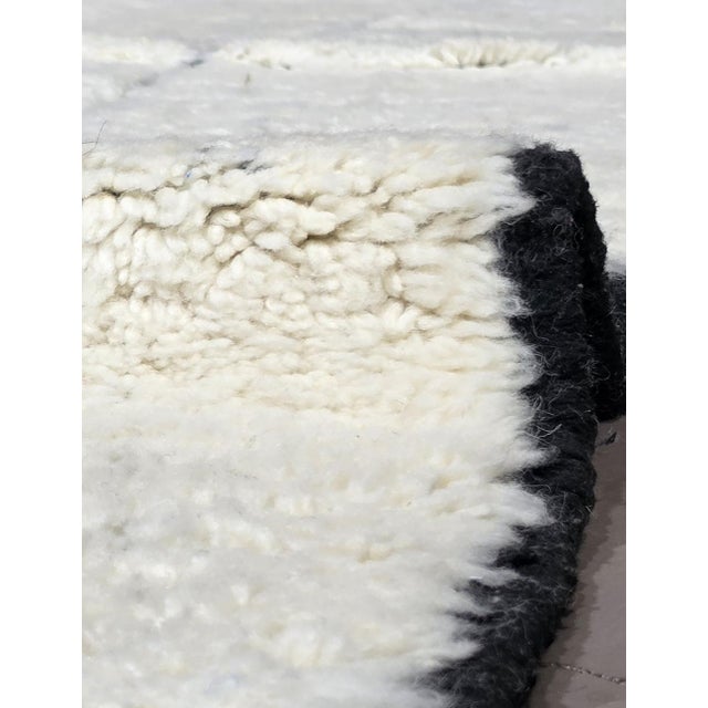 Mid-Century Modern Moroccan Beni Ourain Rug - 9.7 X 6.5 Ft For Sale - Image 3 of 6