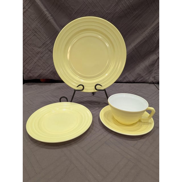 Vintage Mid-Century Modern Hazel-Atlas "Moderntone" Platonite Pastel Dinnerware Set - 16 Pieces (Service for 4) For Sale - Image 9 of 13