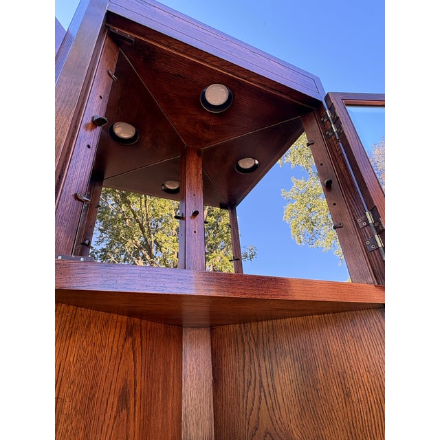 Burnt Umber Henredon Solid Red Oak Corner Curio Cabinet For Sale - Image 8 of 10