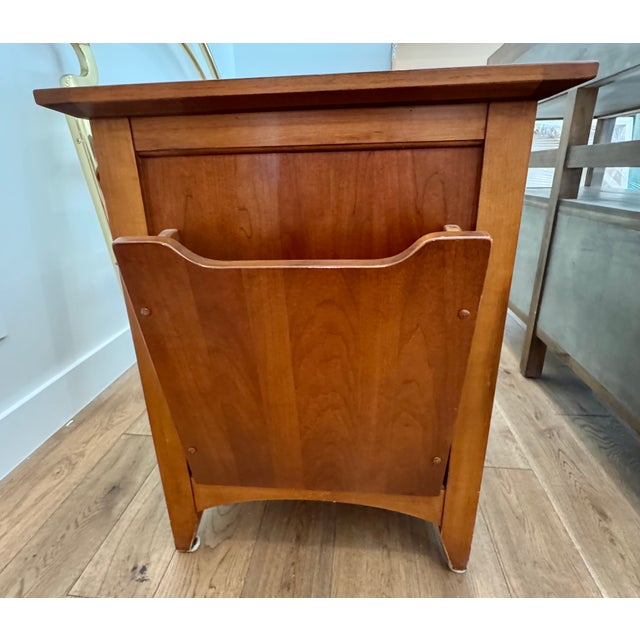 Impressions by Thomasville Shaker influenced with emphasis on simplicity and utility. New Horizon finish on solid maple...