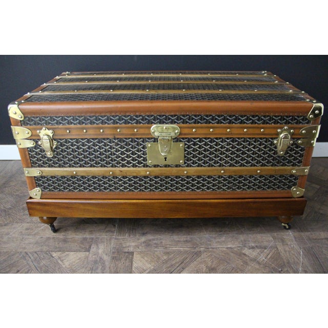 This superb Goyard trunk features the highly sought-after herringbone canvas and all the original solid brass hardware:...