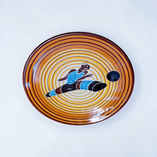 Futurist Footballer Plate by Dante Baldelli for Rometti Ceramiche, Italy, 1970 For Sale - Image 3 of 5