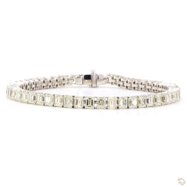 Modern 16.12 Carat Emerald Cut Diamond Bracelet For Sale - Image 3 of 9