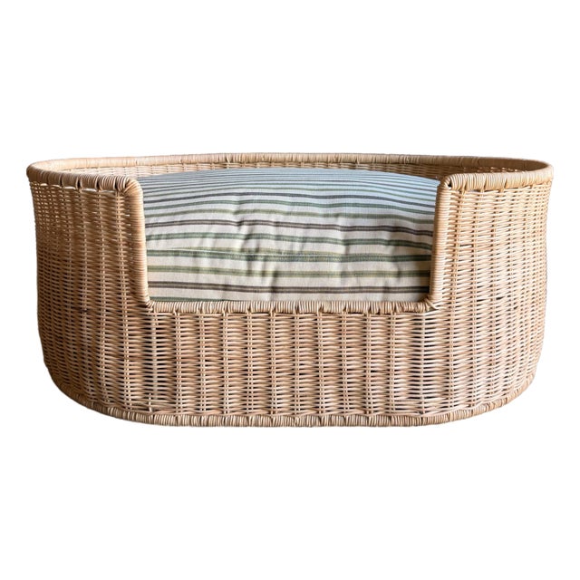 Woven Rattan Pet Bed With Outdoor Stripe Fabric For Sale