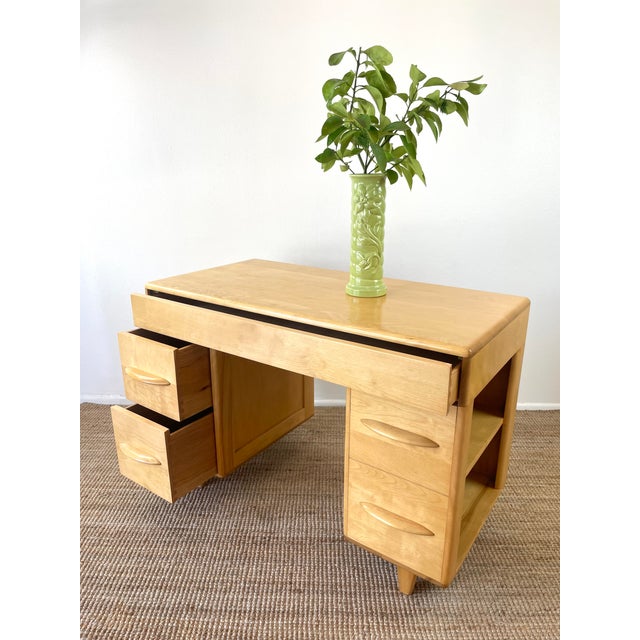 Tan Vintage Mid-Century Modern Heywood Wakefield Straight Student Desk Model M783 For Sale - Image 8 of 14